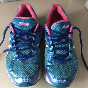 Size 8.5 women’s ASICS tennis shoes